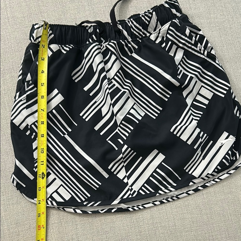 Black and White Geometric Women's Skorts - Picture 2 of 6